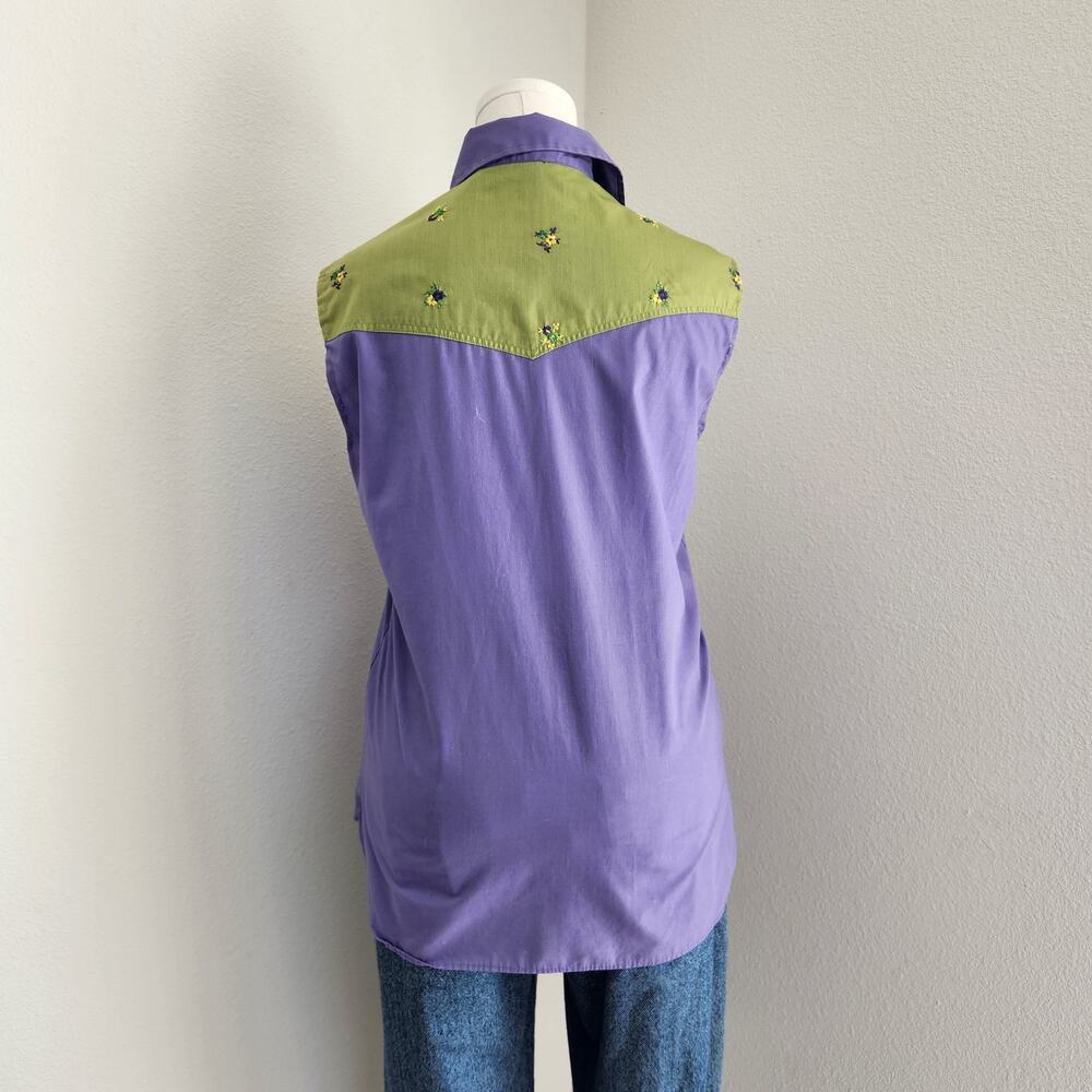 70s Vintage Western Style Purple Green Floral Sleeveless Shirt USA Poly Cotton M - Picture 4 of 5